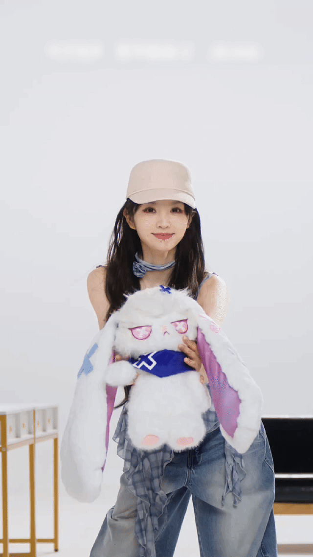 田曦薇cos超体爆裂萌兔田曦薇好适合cos呀，漫画女走向现实。​​​
