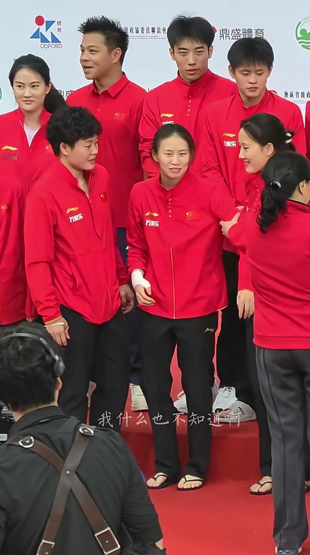 12月12日，中国跳水队运动员在澳门进行汇演了，场馆内粉丝看到陈芋汐后，热情高呼