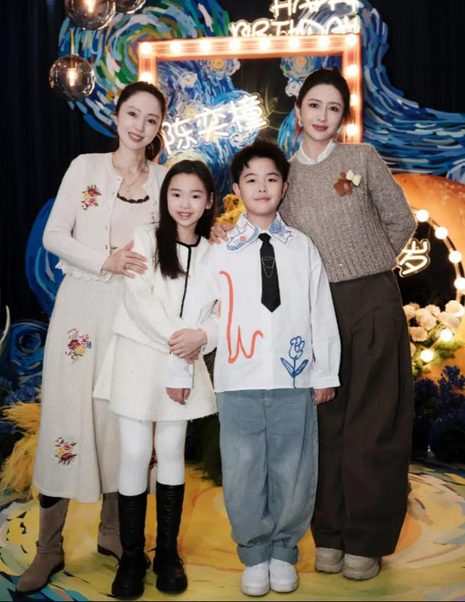 董璇怎么也没想到，一场生日会“戳破”了刚立好的幸福婚姻人设。娱乐圈最喜欢立人设