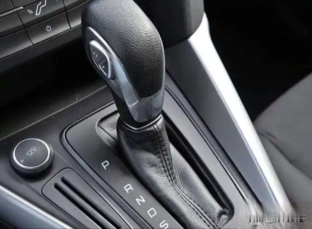 都说自动挡的车换挡时是不需要踩刹车，‌其实需不需主要要取决于具体的挡位切换情况‌