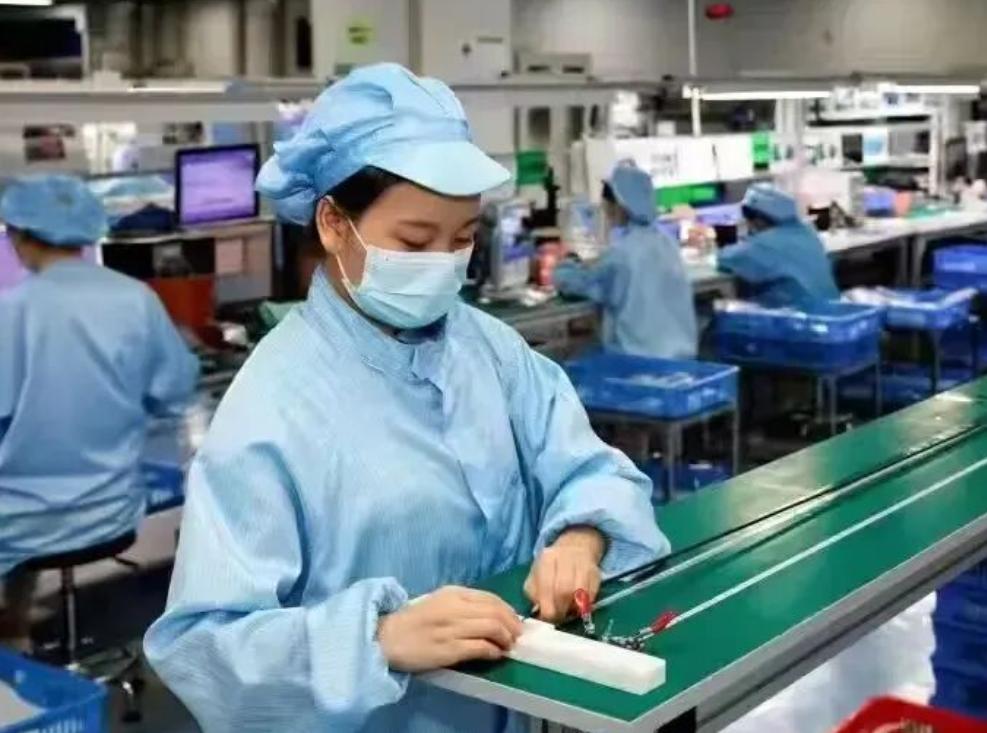 突然发现劳动法中有个隐藏的bug！最近流感盛行，不少工人请假一两天去看病，都是