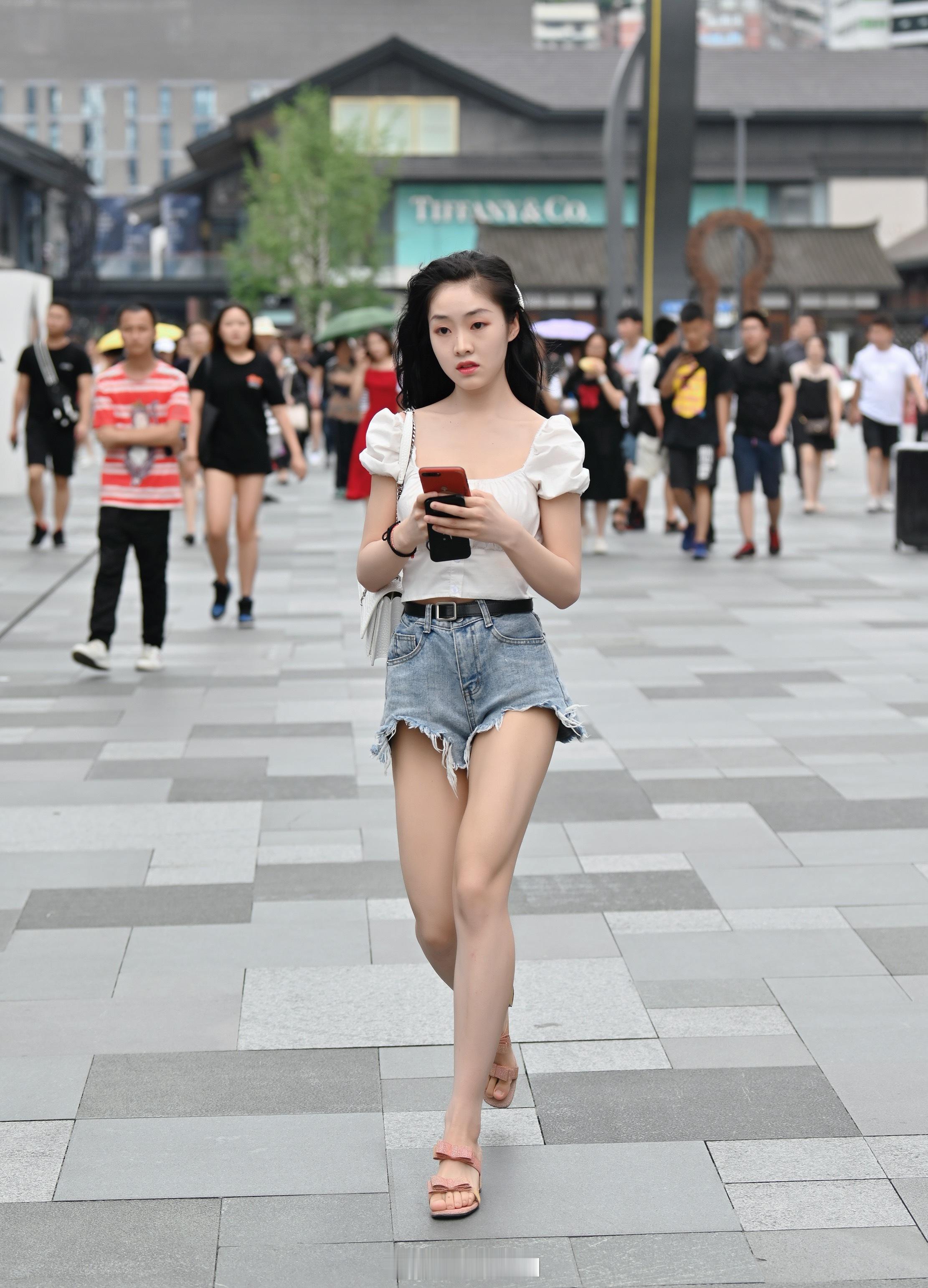 【成都街拍】周一，宝贝们早安！丨摄影拍照每日穿搭​​​