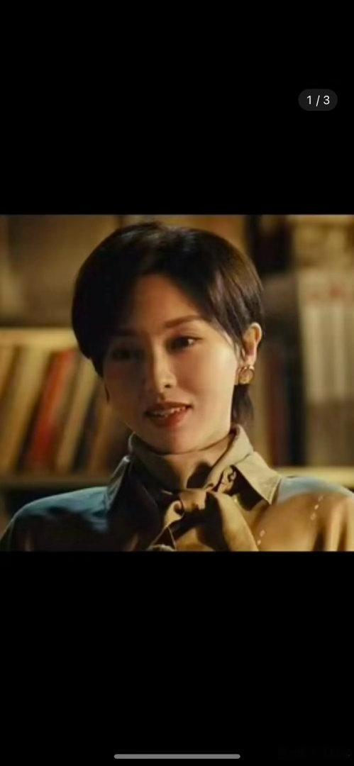 唐嫣的脸离不开额饰，一直戴假发修饰脸型，只不过这次剧里都不好看了