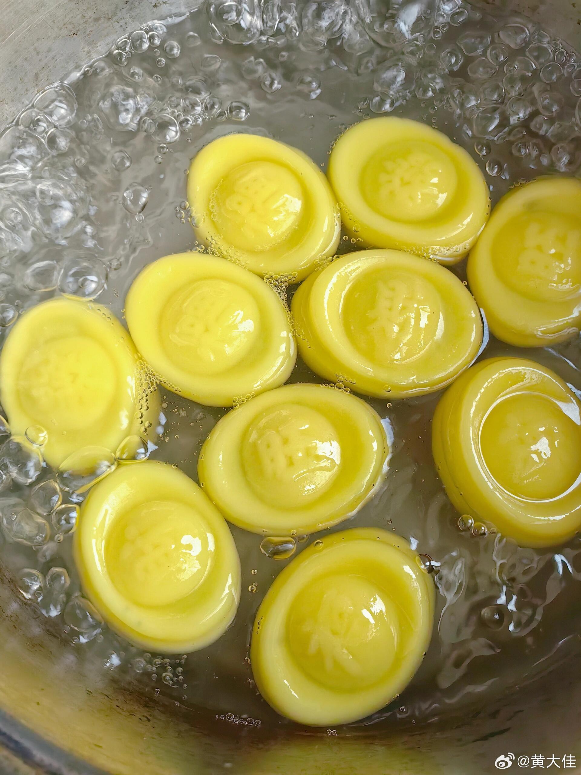 元宵节吃汤圆，寓意着团圆美满。大家都吃汤圆了吗？忙碌之余，别忘了来碗元宵哦~过