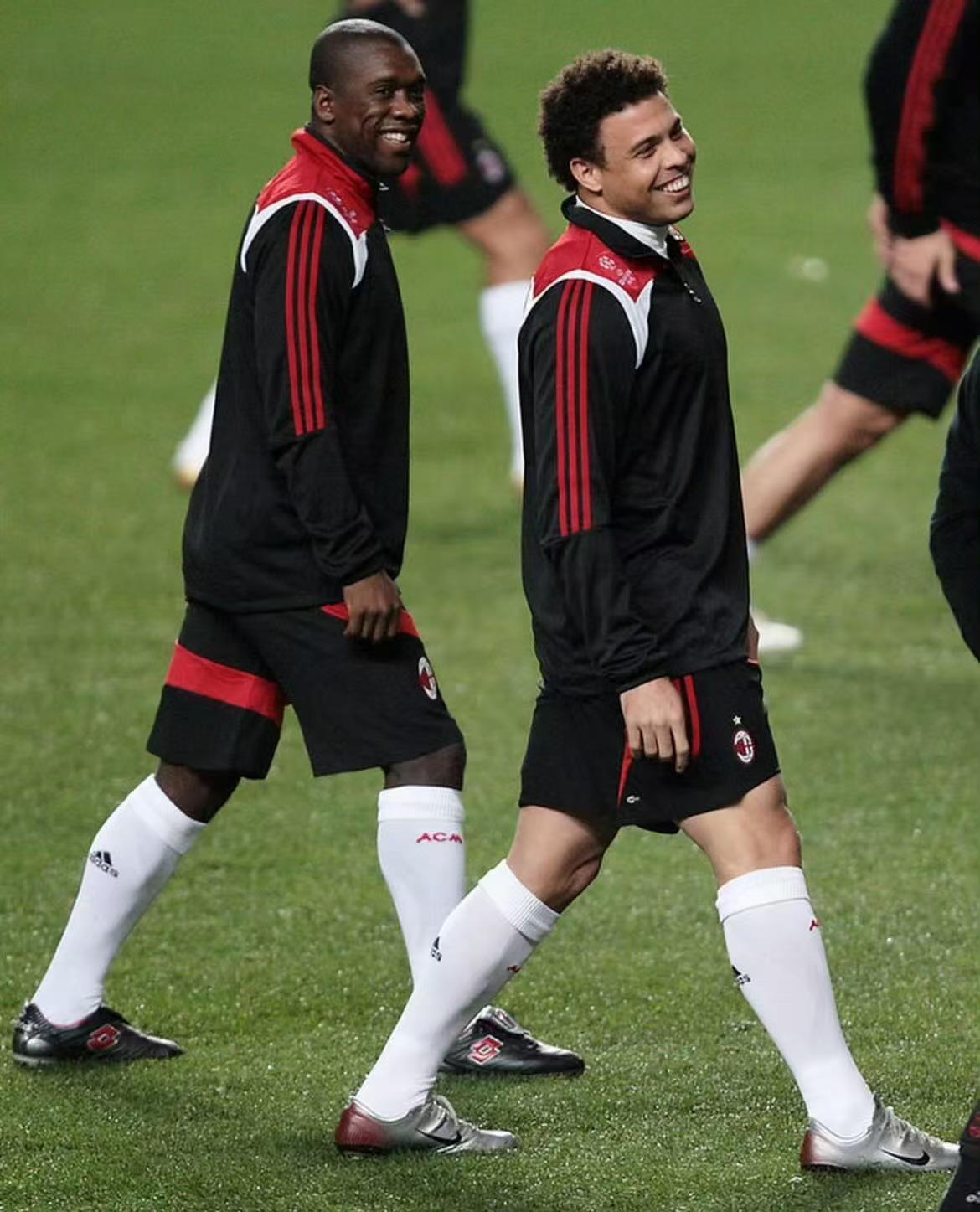 当年很多米兰球迷是如何看待大罗转投红黑的！当年，得知罗纳尔多要来米兰，很多球迷