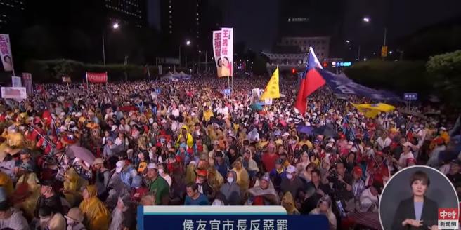 第一波大罢免将于26日投票，蓝绿把握最后选前之夜催票。蓝营「不同意罢免」守护民主