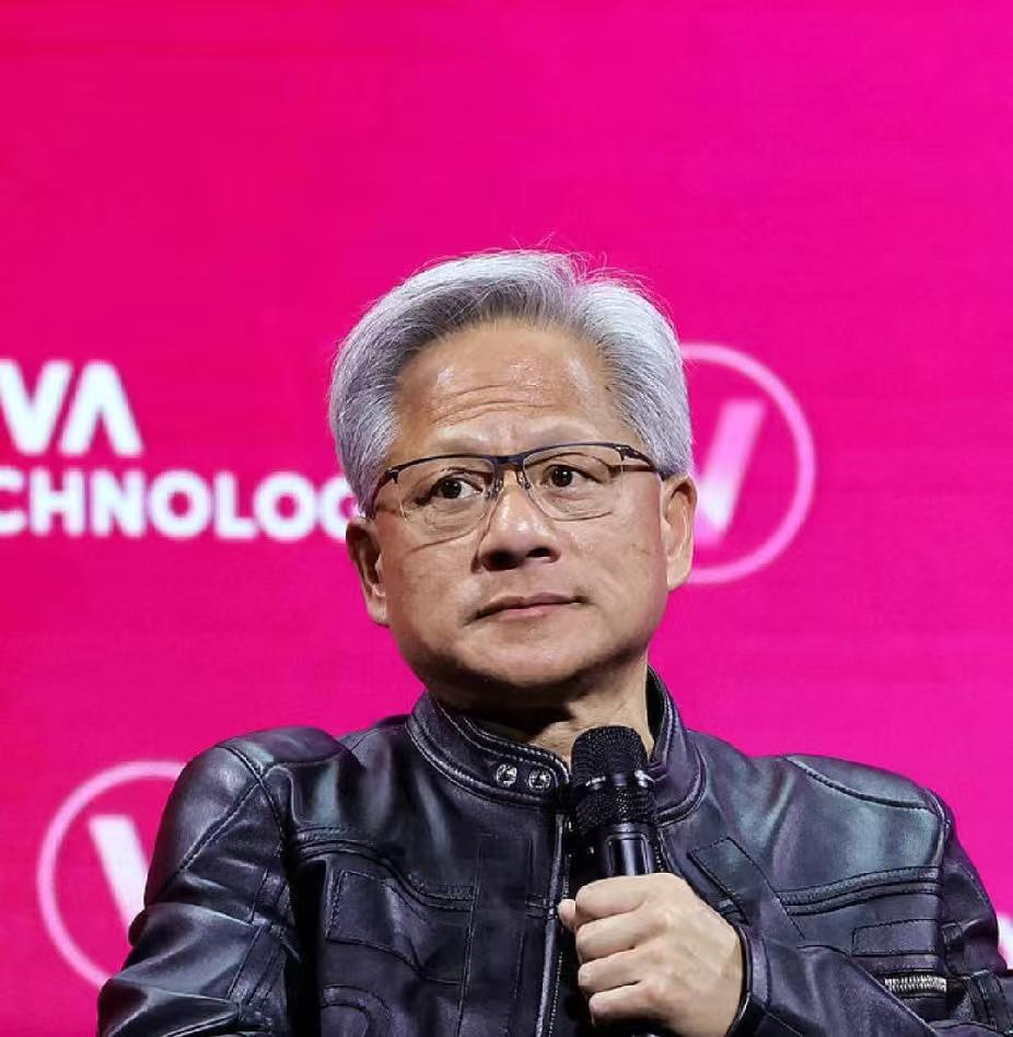 英伟达创始人黄仁勋现在持公司3.5%股份，账面价值大概1200多亿人民币。这钱要