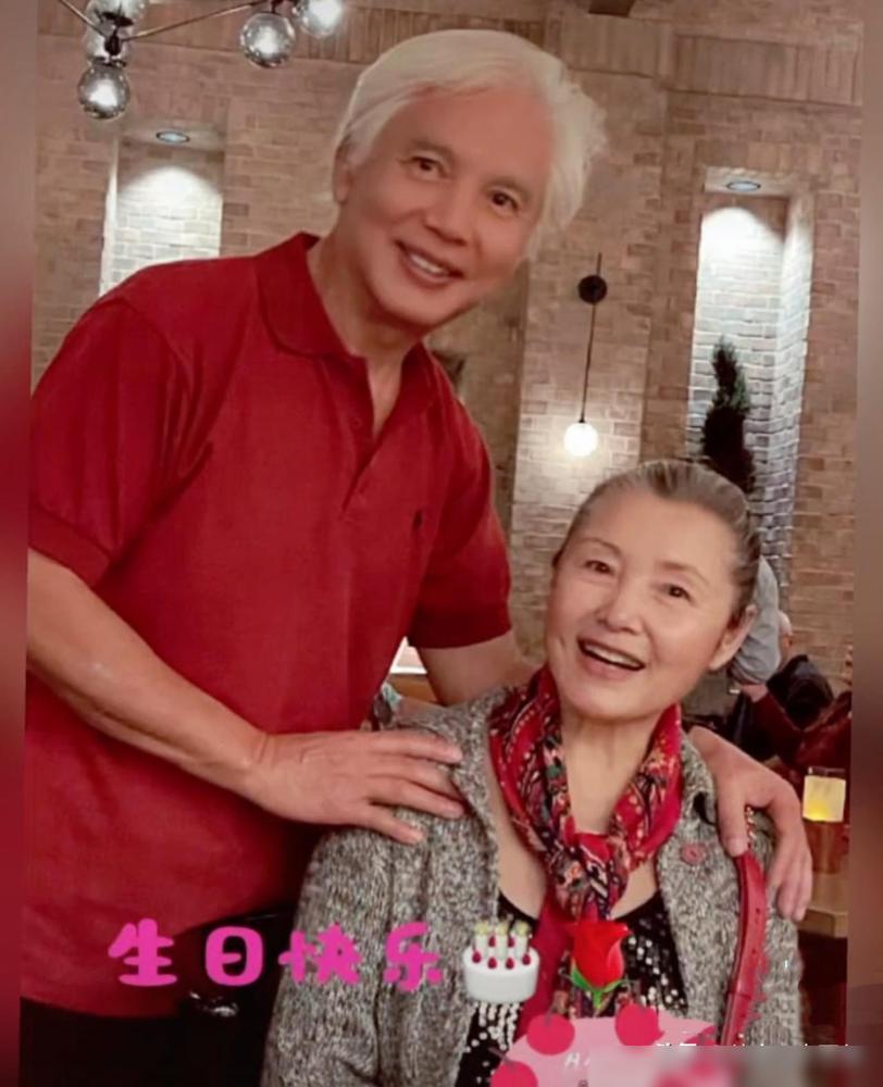 姜黎黎晒图庆祝自己71周岁生日，从她自己出生上学、进长影、认识汪宝生，到26岁结