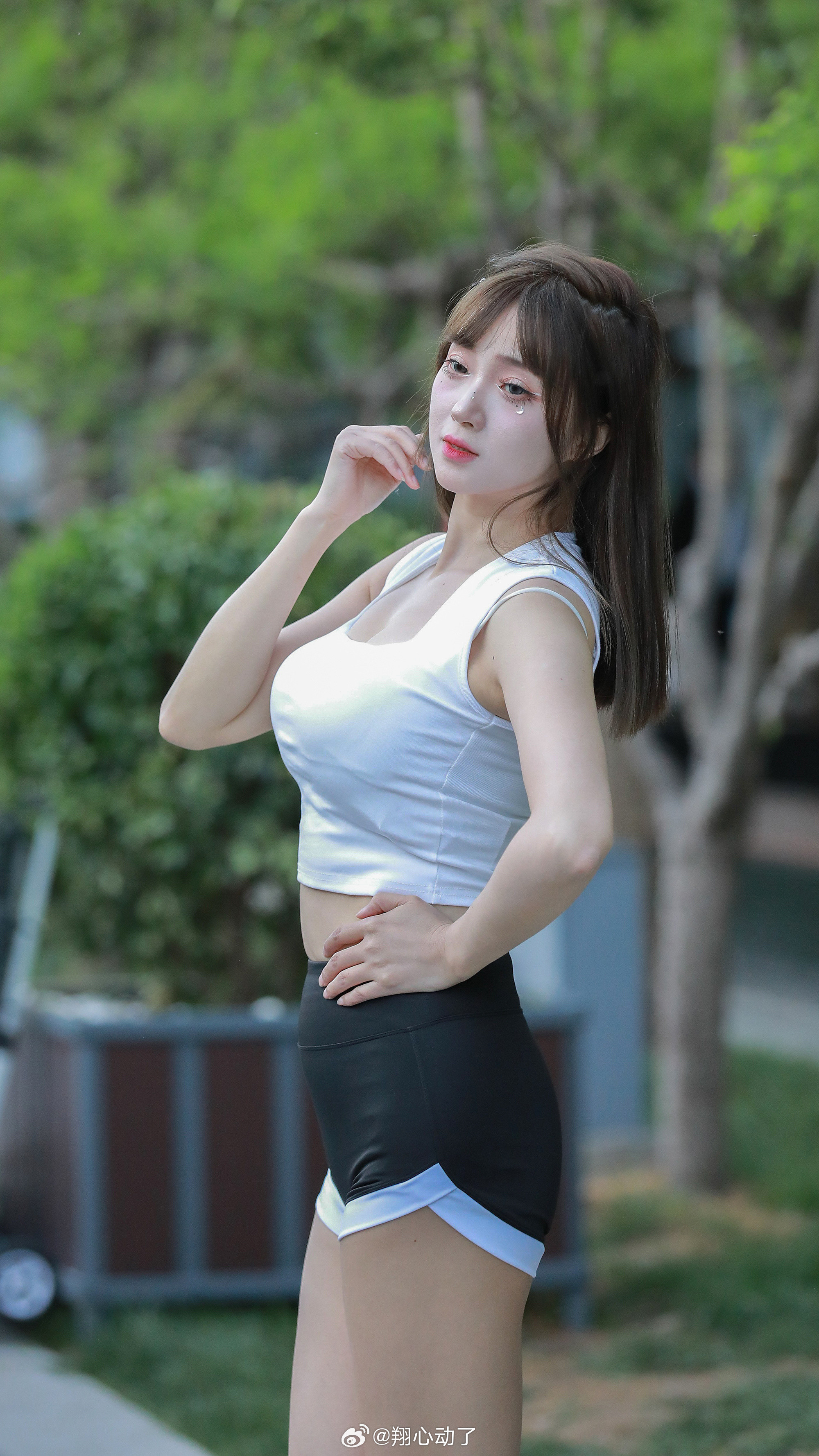 这清纯小白花的长相，怎么藏着这么好的身材啊！7510街拍我的摄影日记街拍穿搭时尚街拍