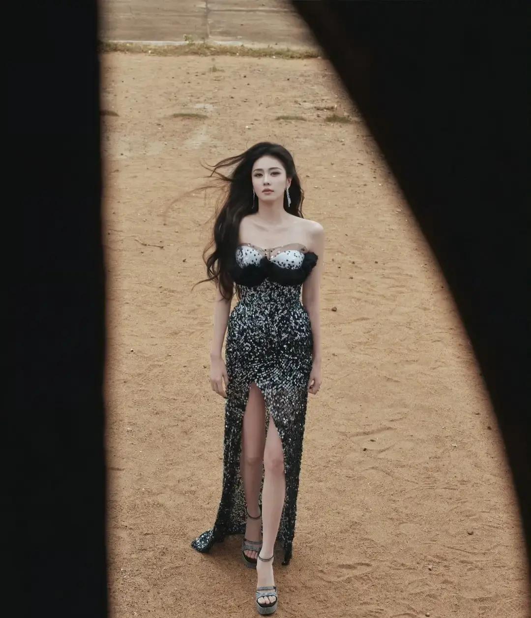 别再骂白鹿了，她只是闵塔鲨审美霸权的又一个牺牲品。你发现没？赵丽颖的泡泡袖，