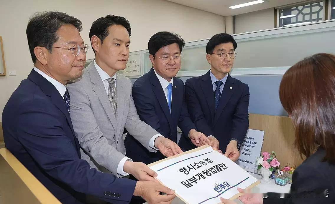 韩国司法迎来大改！70年检警之争落幕，取消检察补侦权引发巨大争议韩国最近正在