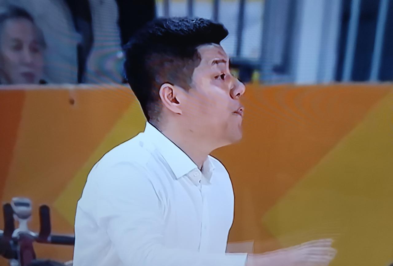 潘江这小伙去年横空出世，好像就是来收拾杜峰的。你潘江好歹再牛上一个赛季也行啊？虽