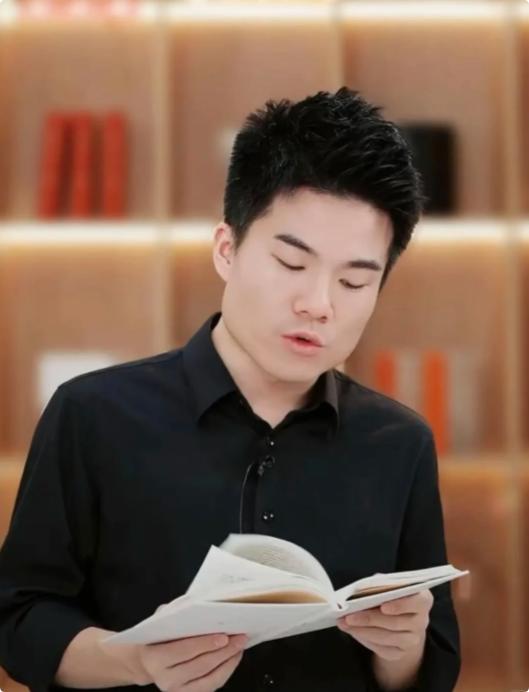 董宇辉说：“没有人主动联系你，说明你在别人的眼里当下没有价值，有些人和你越