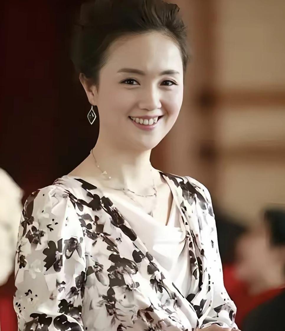 她吐血排练的那场戏，七月中旬你就能看到。监控镜头拍到了。收工前半小时，朱媛媛