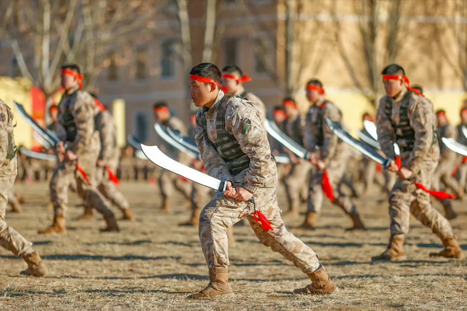 这是传统大刀队吧！