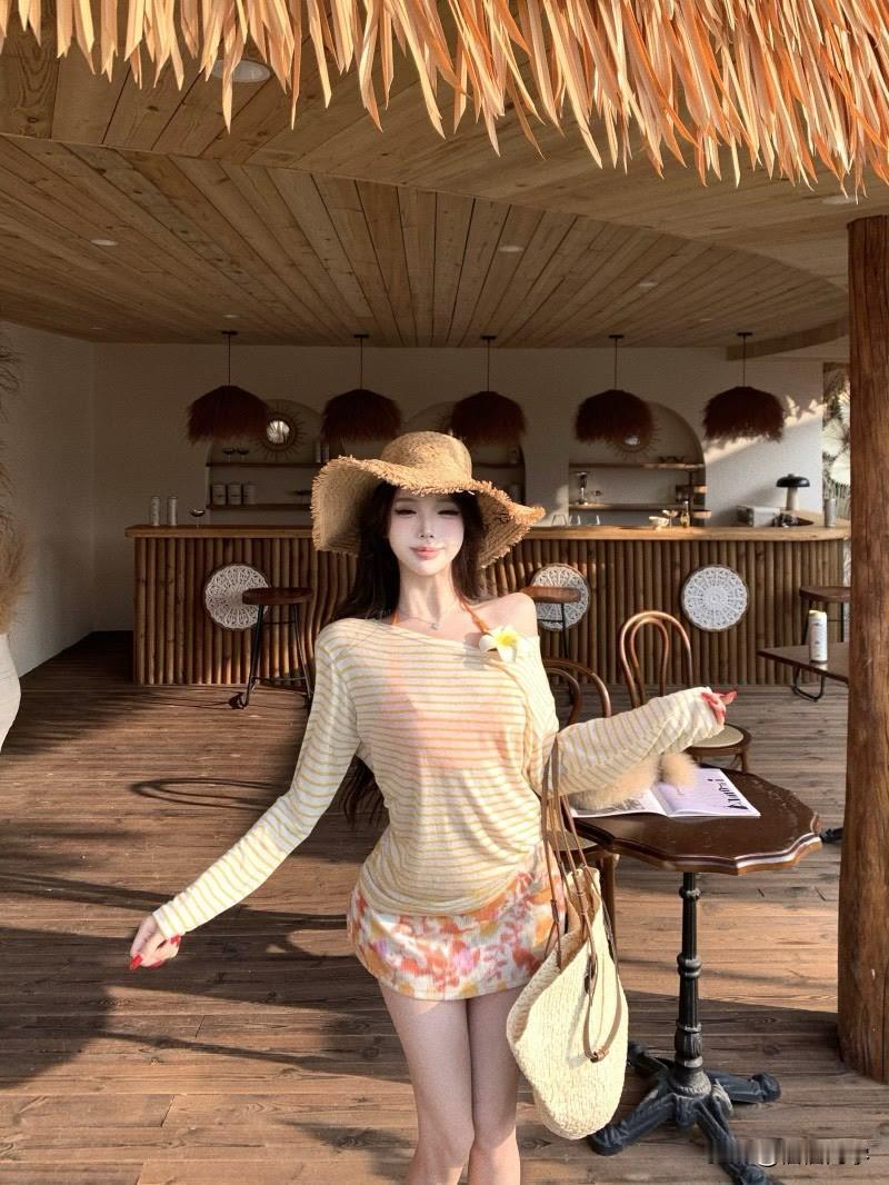 “竹林深处有人家，轻纱薄衫掩芳华”，这画面太美啦。想象那一片翠绿竹林，幽静深远，