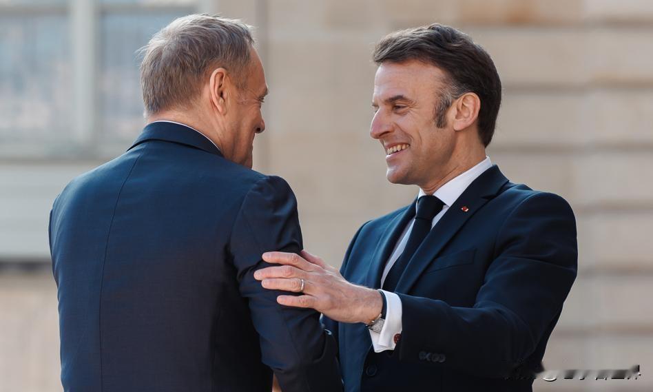 【马克龙：美国和伊朗都有错】华沙时间2026年4月20日，法国总统埃马纽埃尔·