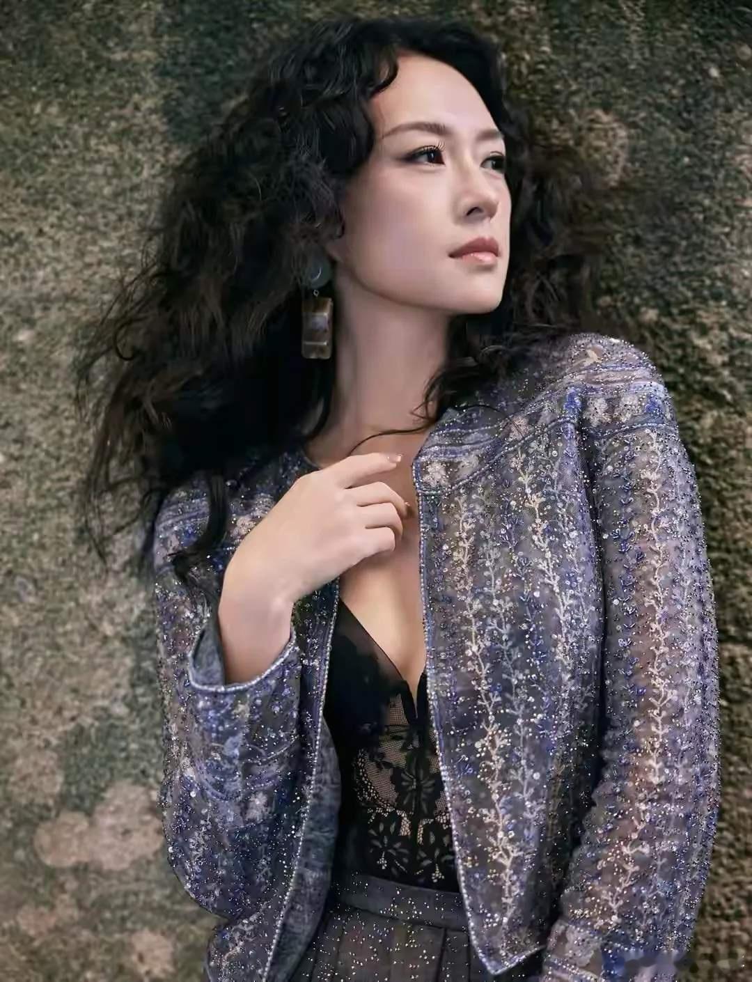 1.章子怡女儿特别喜欢宋雨琦，现在也很喜欢，章子怡帮女儿追过星，一来二去的俩人也