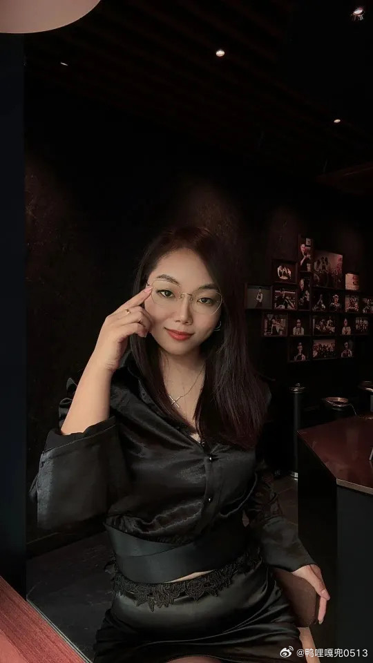 OOTD时尚穿搭今天穿什么ootd戴上眼镜的禁欲系太好看了吧