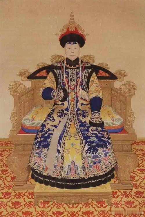 雍正驾崩后，乾隆问母亲是否要与先帝合葬，母亲回复：“不必，我不想和先帝合葬。”