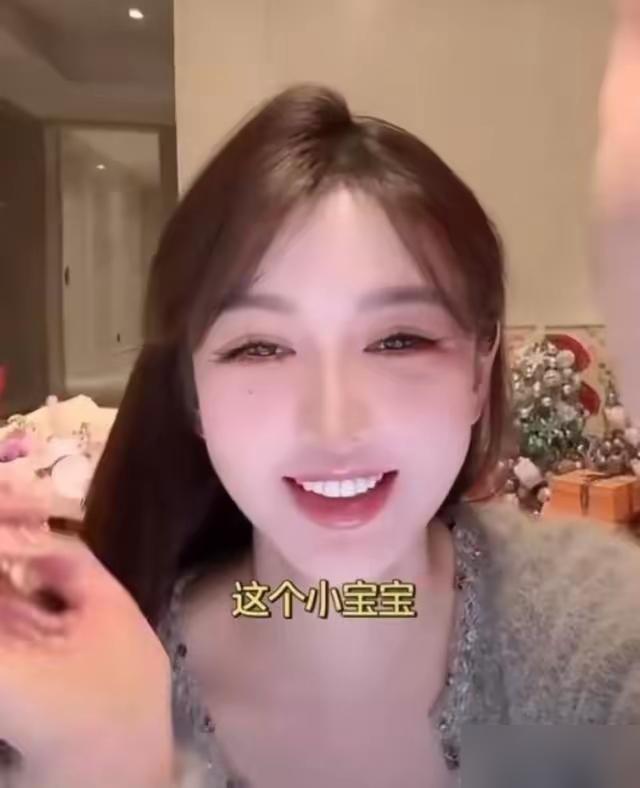 叶珂承认已和黄晓明分手，而且是在她孕晚期分的。黄晓明妈妈只管杨颖儿子。偶然刷
