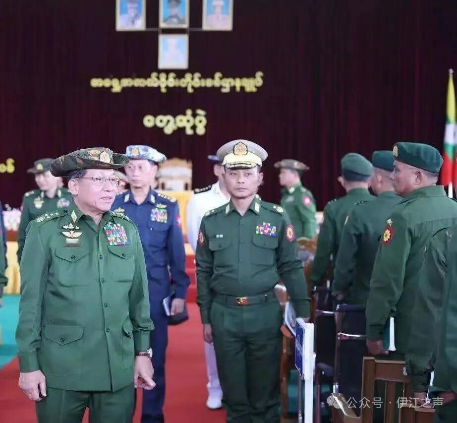 敏大将在东北军区讲话鼓舞士气！敏大将在缅甸东北军区，也就是三角军区，对众多官