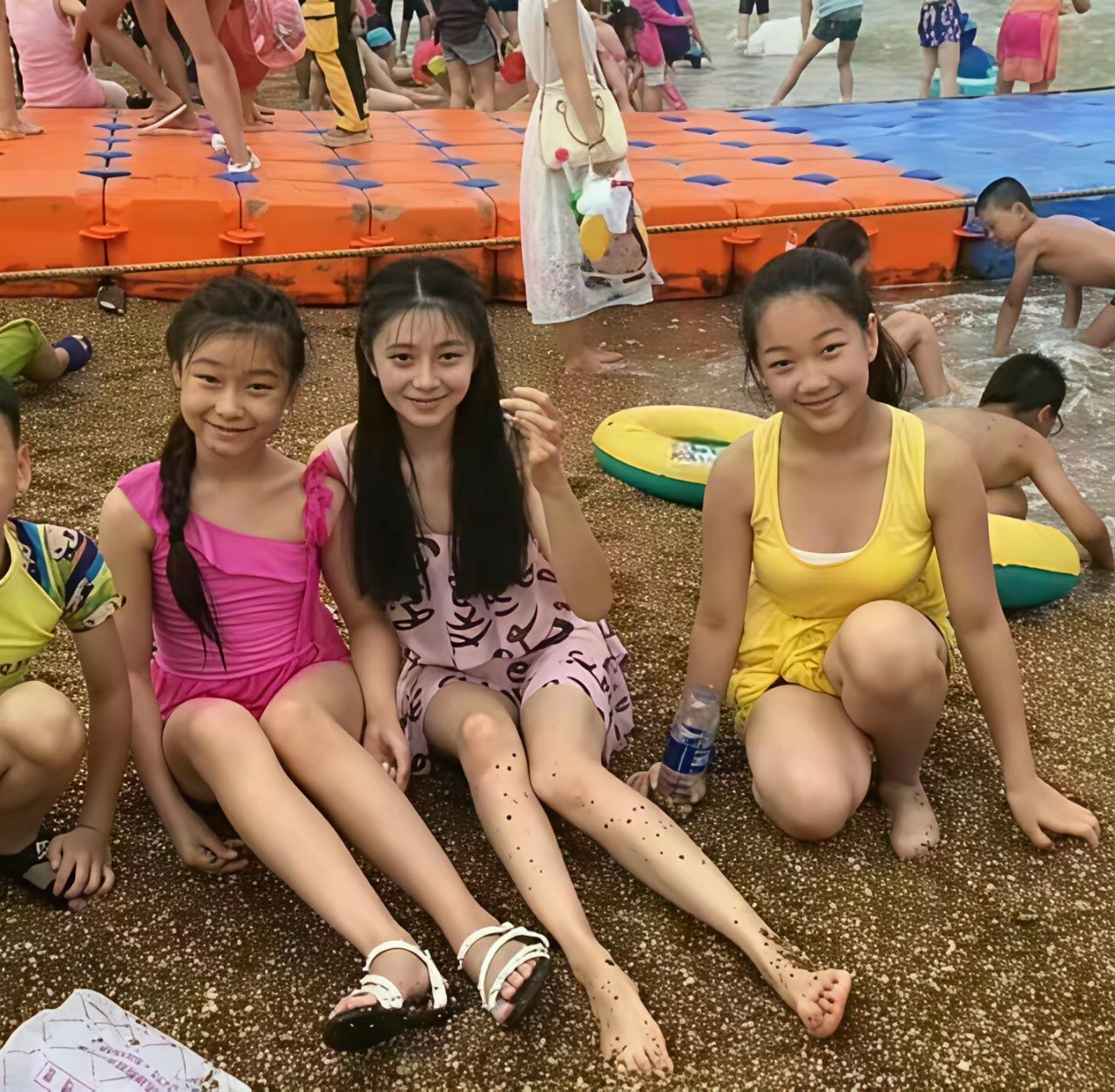 比刘浩存还清纯的应该只有早期的刘浩存了吧！