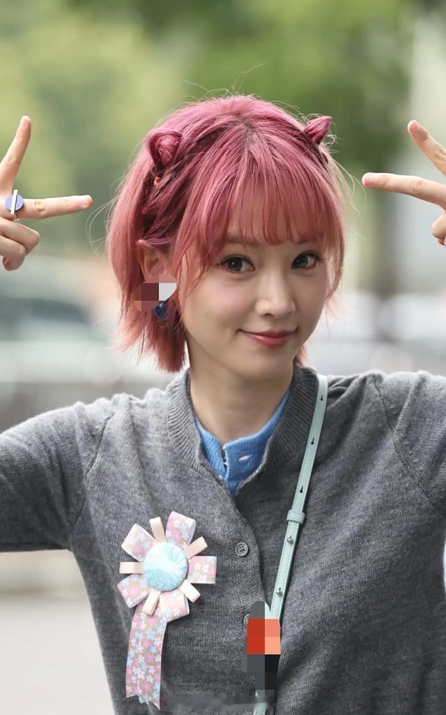 黄灿灿blackpink都没这么累网友热议黄灿灿近期行程状态，连轴转赶活动、不