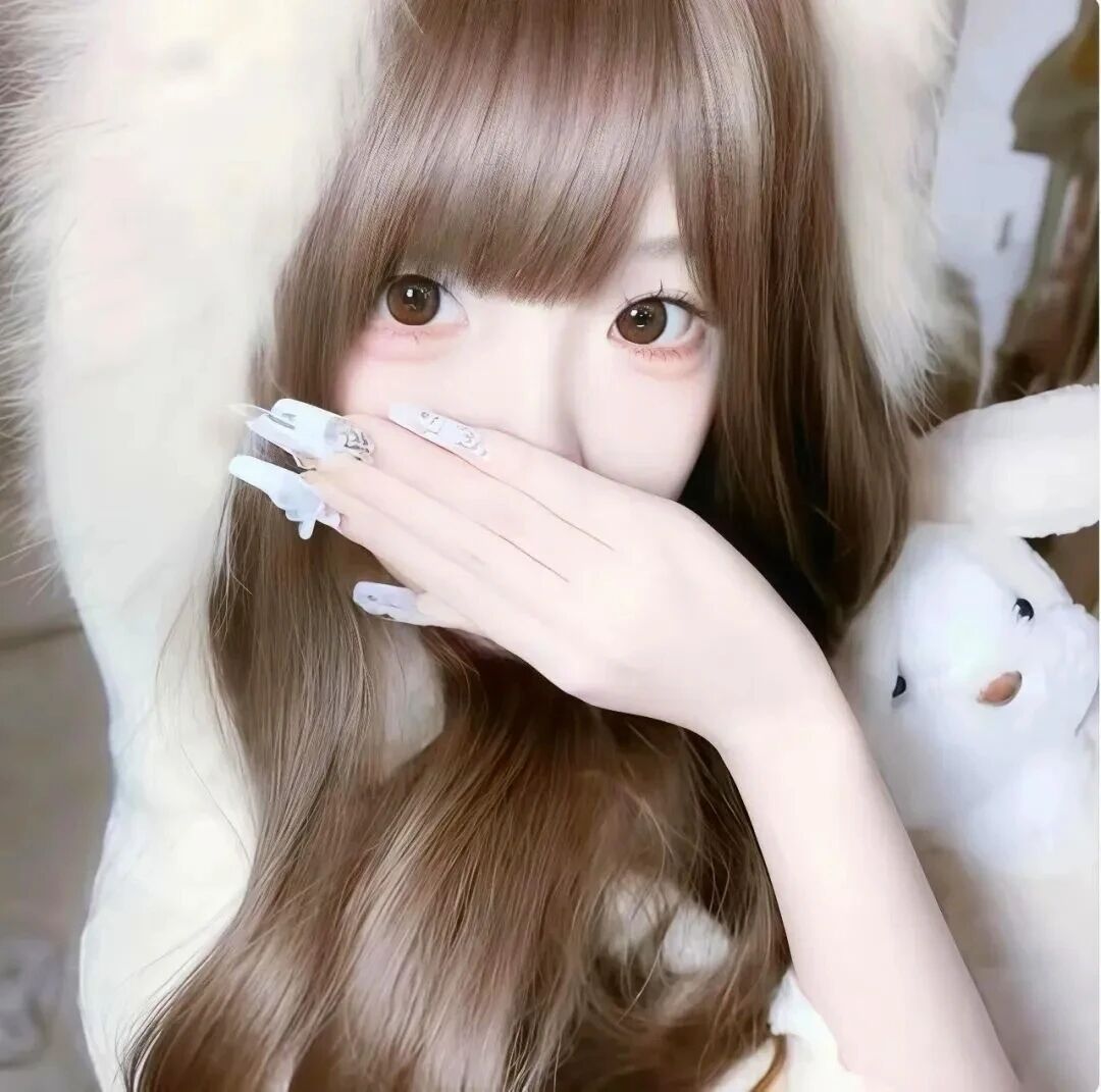 𝑾𝒆𝑪𝒉𝒂𝒕｜质感女头｜ins风头像｜经典款｜耐看型｜无水印