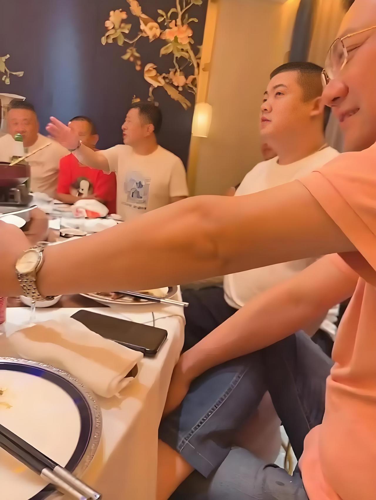 真别傻了!不同圈子硬凑,只会把自己尬到怀疑人生还得不偿失!我表哥之前非要跟着