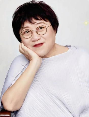 情感专家说：“没钱的男人，根本不知道女人有多主动，你以为女人天生矜持、害羞、不会