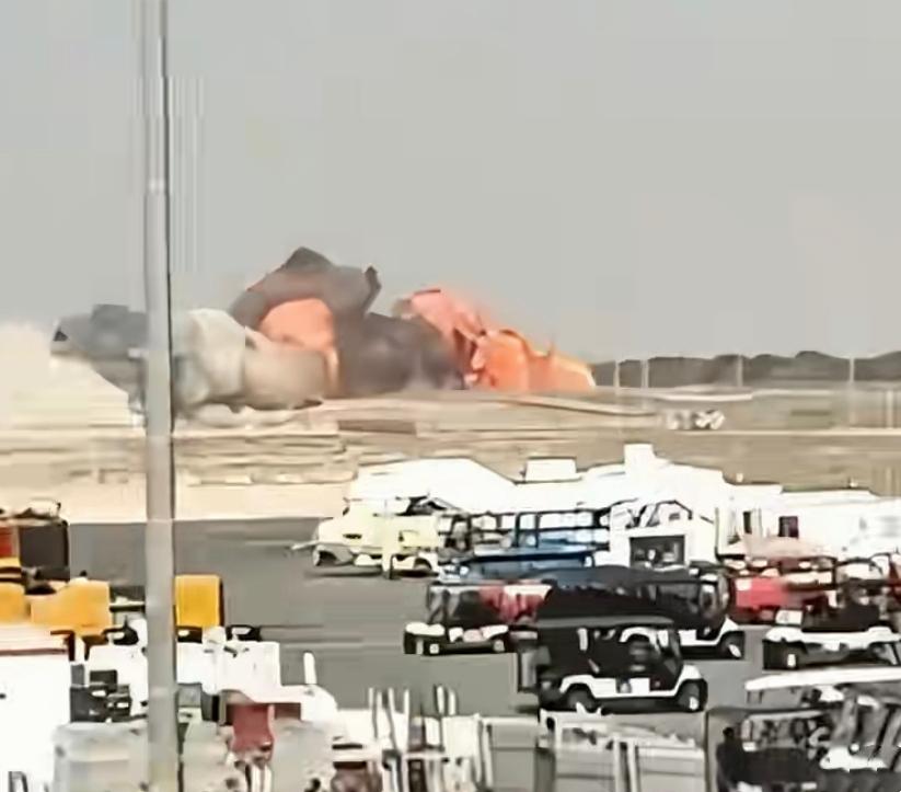 又又又摔了！印度空军的日常，果然从来不让人失望。这次掉下来的，是它们引以为傲