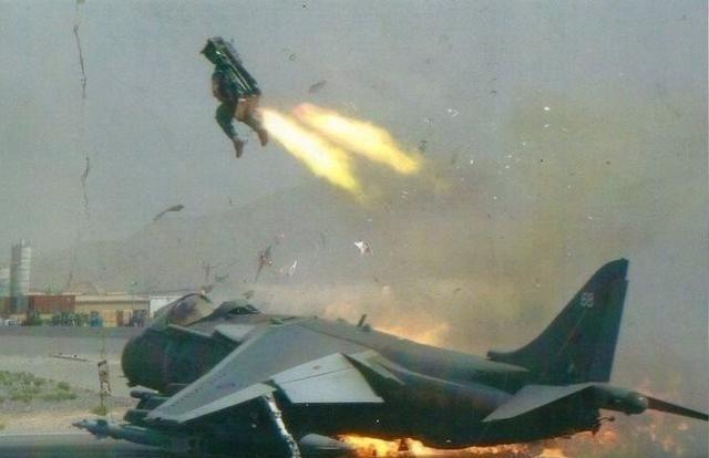 为什么不能向跳伞的飞行员开枪？因为一旦有人这样做，那么己方被俘的飞行员肯定也回不