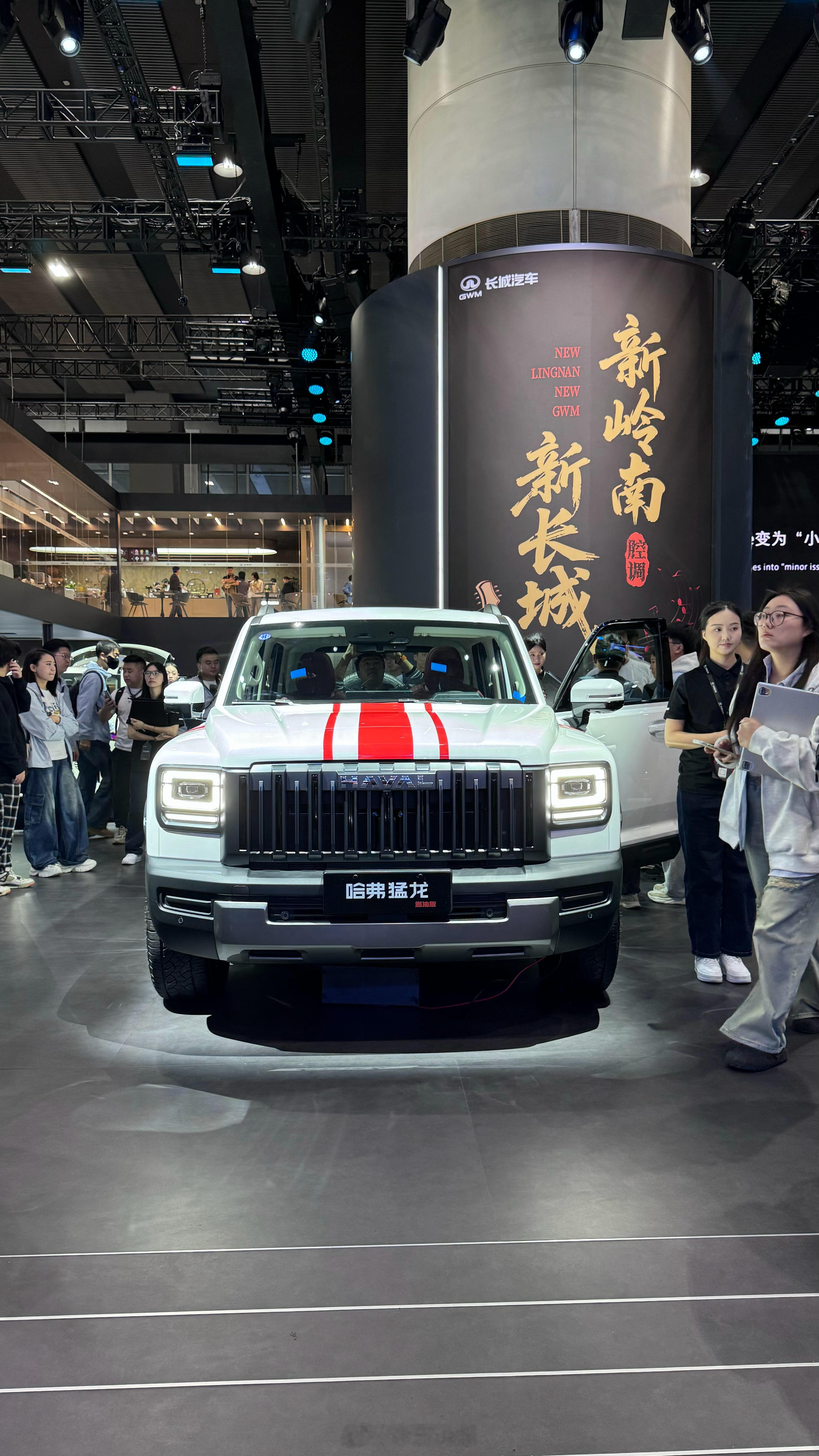 长城展台，六大品牌都搬到了台面，现场相当火爆