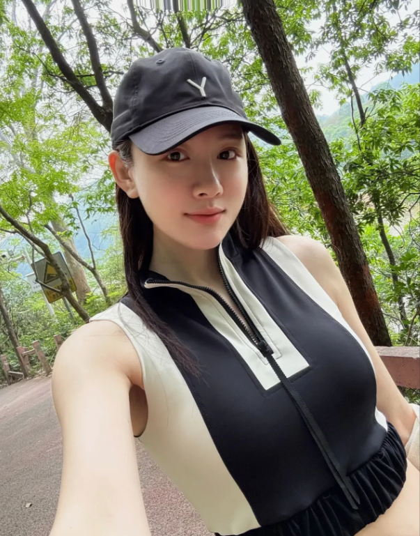 这样的女生，满分10分能给几分？