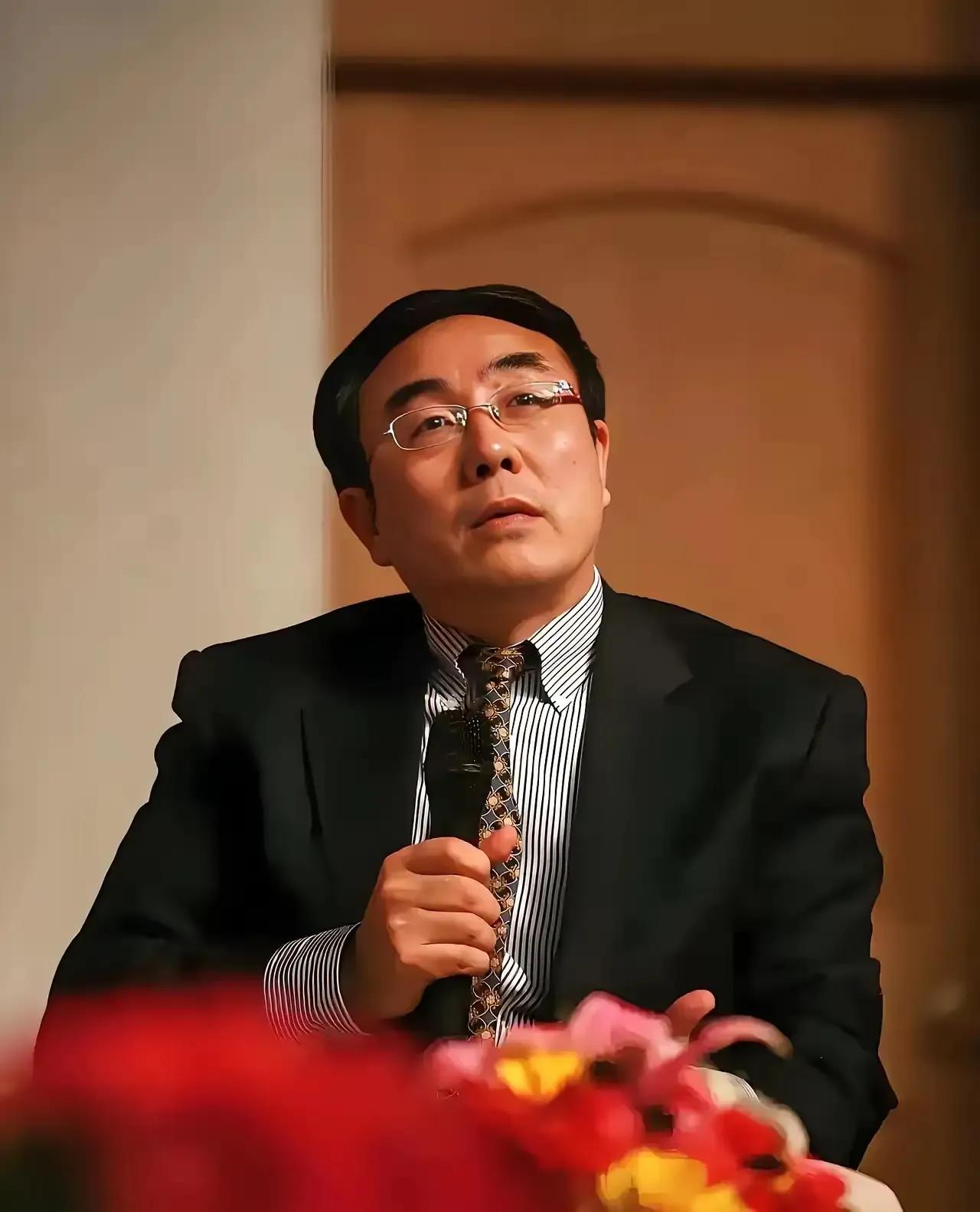 经济学家说：“把分配不均说成是经济危机，把财富向上集中说是市场规律，把普通人的苦