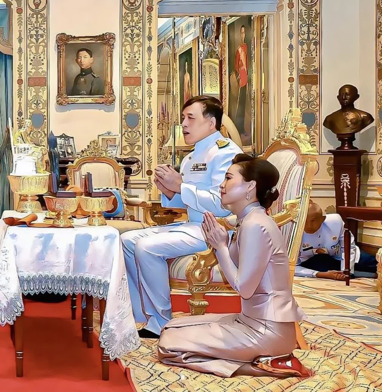 泰王生日宴曝光，只有苏提达一位嫔妃伴驾7月28日泰王73岁寿辰之际，携苏提达