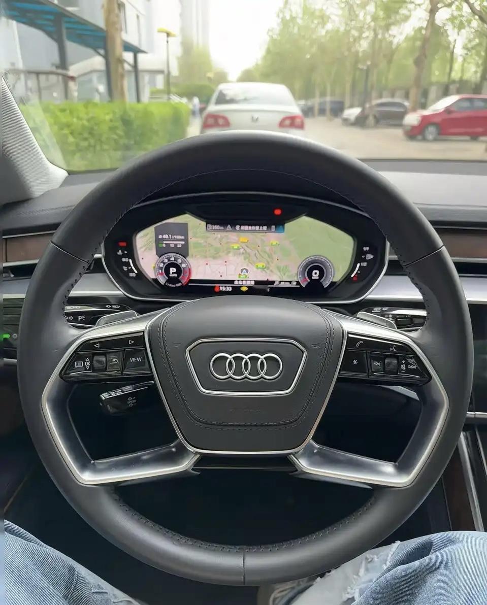 德系四雄，谁家的方向盘更好看？男士：BMW，女士：奔驰，大家同意吗？