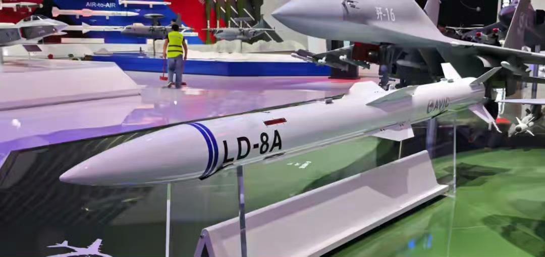 歼-16D携载LD-8A反辐射导弹，开启反辐射作战新篇！歼-16D挂载LD