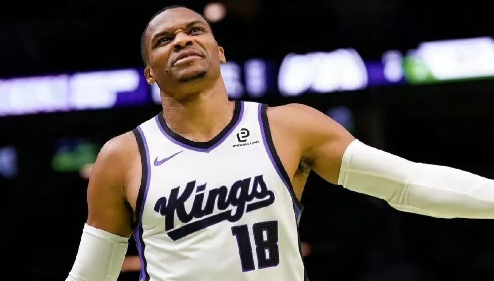 国王打没有文班亚马的马刺不出意外的输了不过感觉威少还有三双的能力14+9+