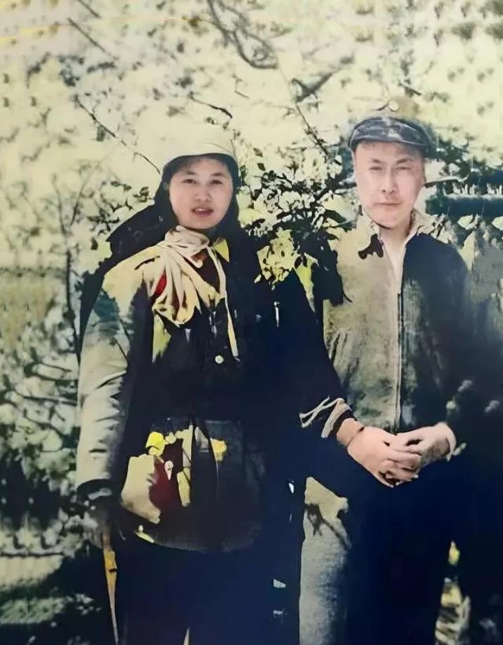 39岁陈毅与18岁张茜在溧阳水西村结为革命伴侣。美女爱英雄，张茜当年新四军中一枝