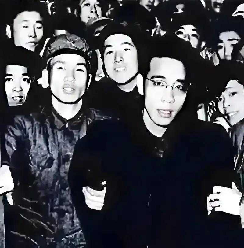 1950年，黑心商人王康年，将过期变质的止咳糖浆，卖给了解放军。落网后，他竟然大