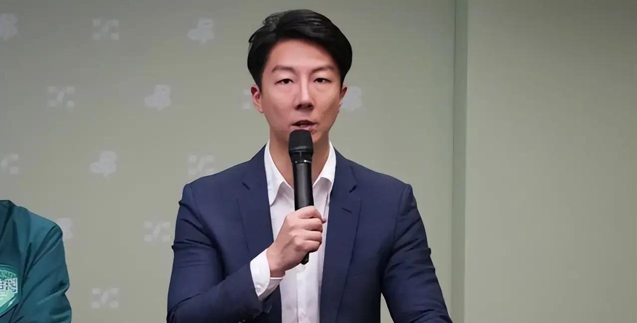 凯道20万人的“闹剧”——始于吴峥一句“又没逼你吃”，终于吴峥一句“闹剧般的游行
