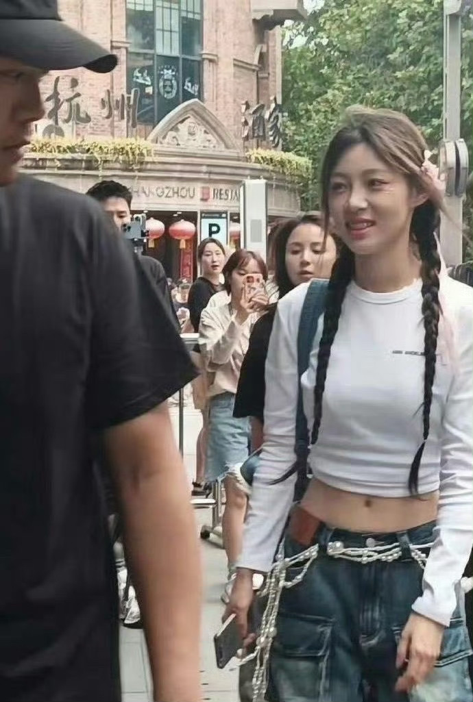 终于见到痞幼本人了，原来她长这样。