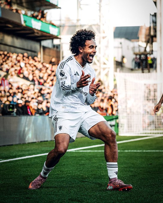 罗马体育报罗马向曼联递交了一份对齐尔克泽4000万欧的报价。初始租借费500万