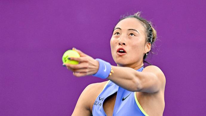 一大早就看到了好消息，郑钦文复出首站赛强势突围，挺进16强！WTA1000多