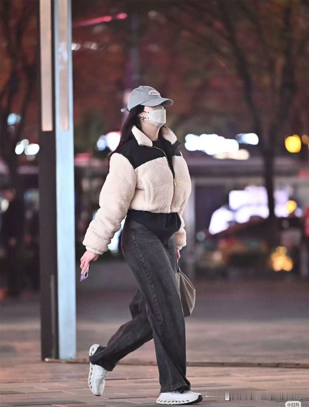 发现了没，现在的年轻人，不光自己不想结婚，还转头给爸妈“做思想工作”了！