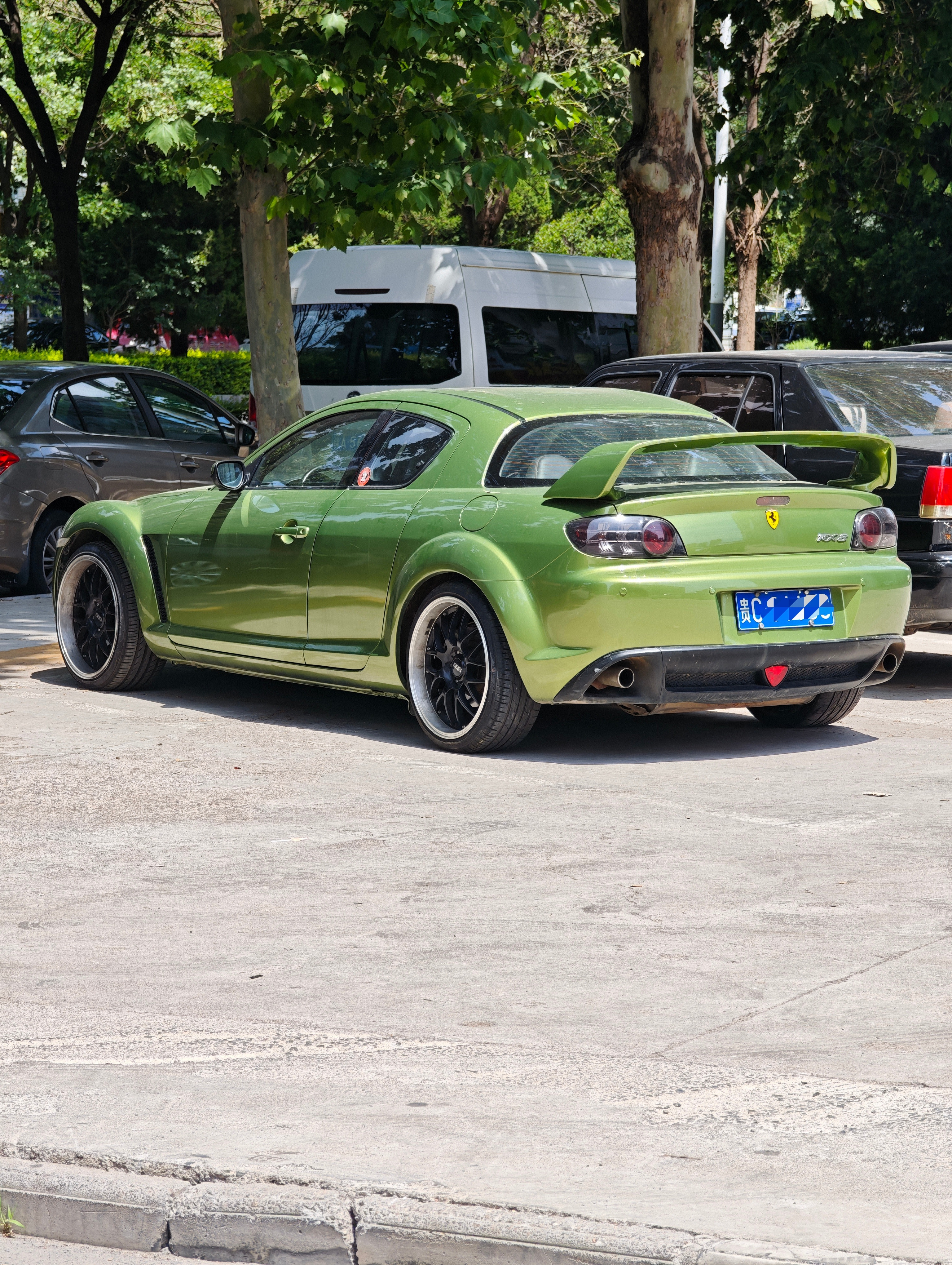 好好的RX-8，非得安个破法拉利logo