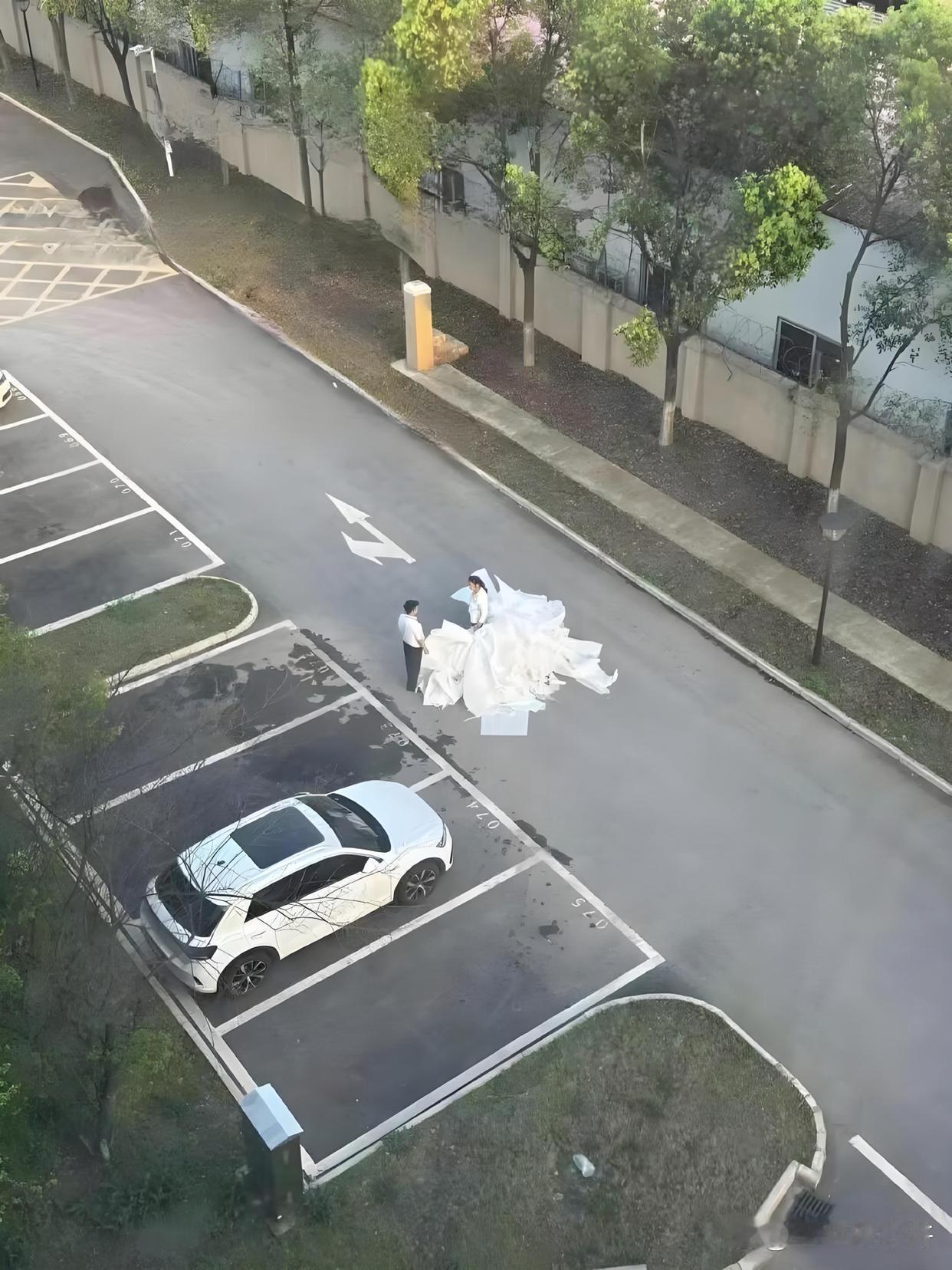 以为是结婚，结果是保安和保洁​​​