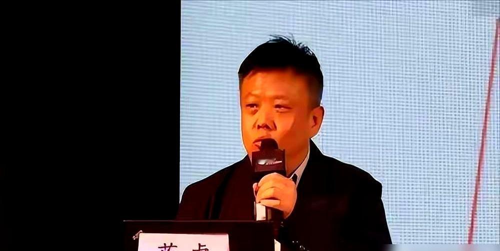 北京台最稳的男人，不是刚强，是春妮的前夫蒋虎。人家前妻早就再婚生娃了，他倒好，